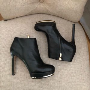 Vince Camuto “Dira” booties